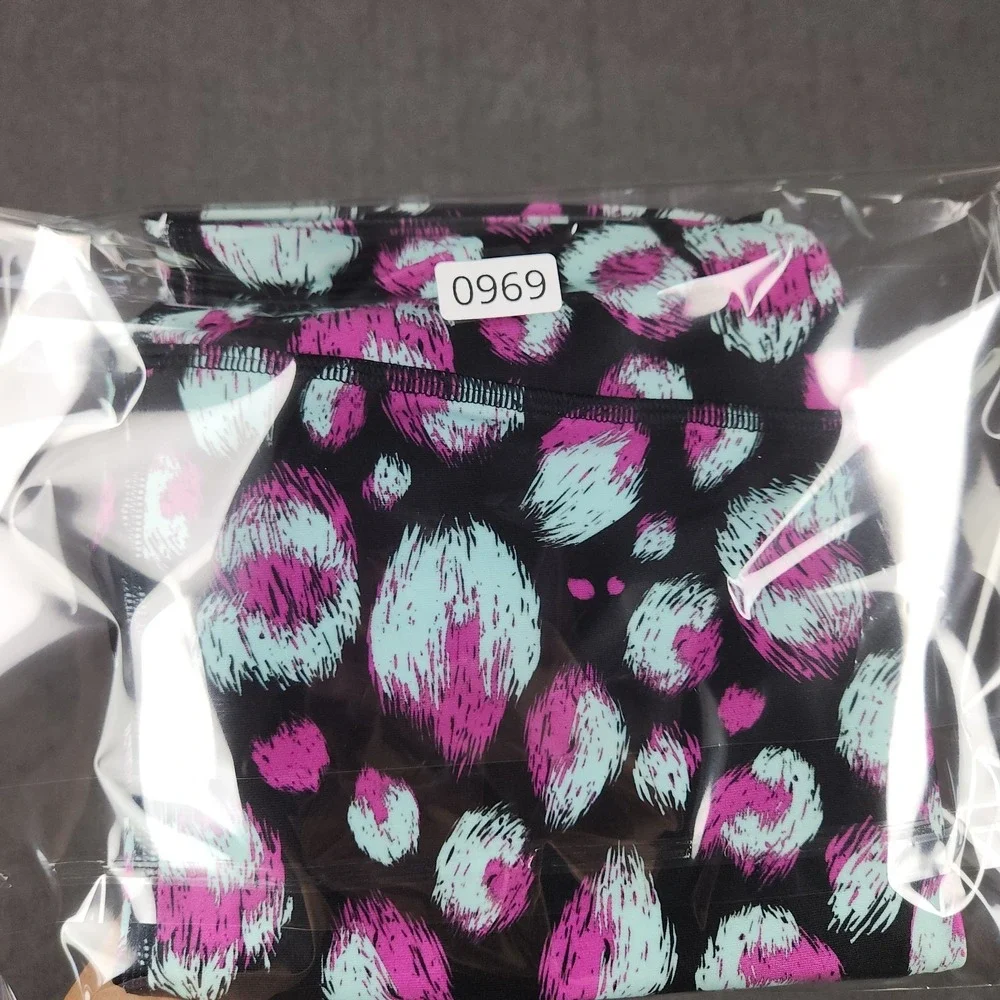 Under Armour Leggings Girl's Size Large Heatgear‎ Black Printed Leggings NWT